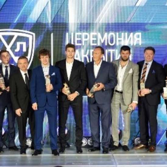 Дадонов и Якуценя удостоились наград КХЛ